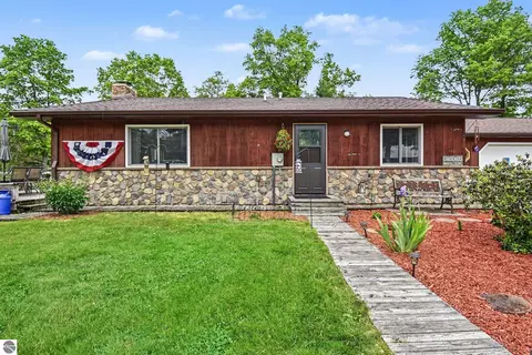 3304 Rabbit Track Dr, West Branch, MI 48661