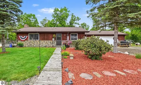 3304 Rabbit Track Dr, West Branch, MI 48661