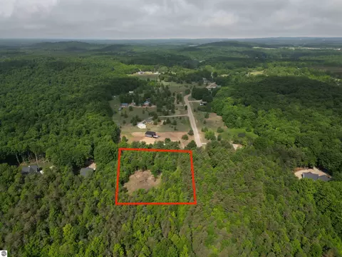 19493 Paradise Ridge Trl, Traverse City, MI 49684