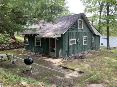 288 Dyer Rd, Rose City, MI 48654