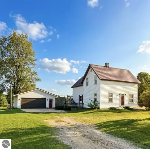 196 E Ctr, Kingsley, MI 49649
