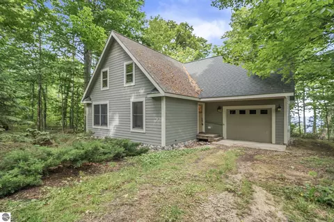 12271 N Island View Dr, Northport, MI 49670