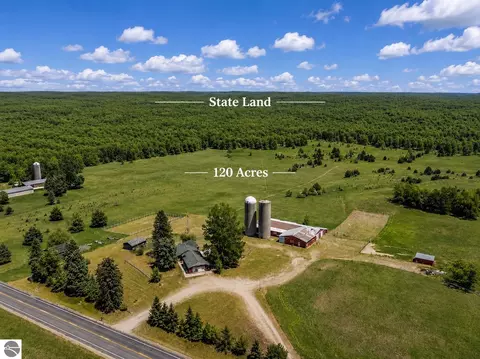 1902 N 29 Rd, Cadillac, MI 49601