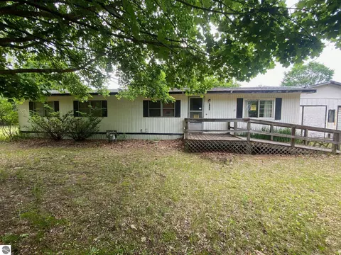 1961 Country Ln, Weidman, MI 48893