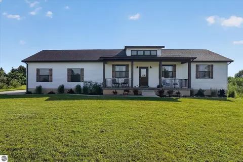 11095 Sundog Trl, Perrinton, MI 48871
