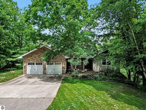 1560 Bruder Dr, Mount Pleasant, MI 48858
