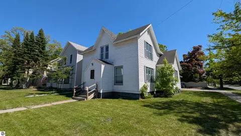 204 Eighth St, Traverse City, MI 49684