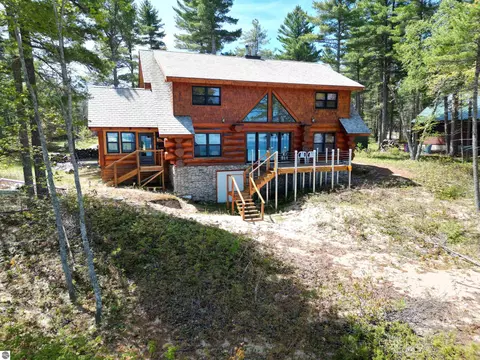 14068 E Stanton Dr, Newberry, MI 49868