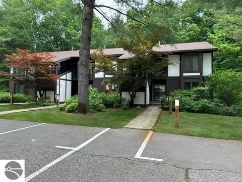 6845 Pinebrook Dr #16, Bellaire, MI 49615