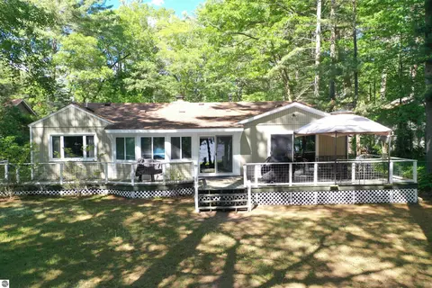 6391 Loud Dr, Oscoda, MI 48750