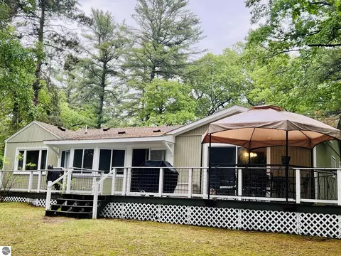 6391 Loud Dr, Oscoda, MI 48750