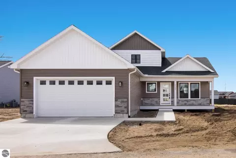 2102 Cottonwood Ave, Grawn, MI 49637