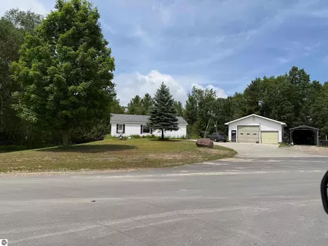 1950 Vanderlip Rd, Traverse City, MI 49686