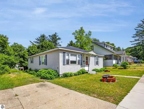 415 Crippen St, Cadillac, MI 49601
