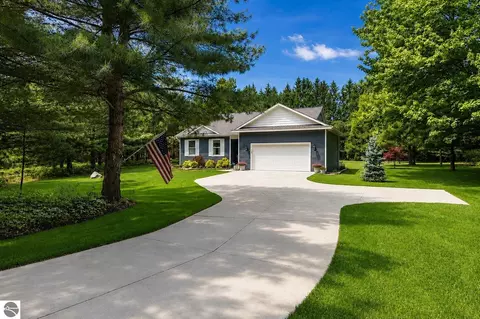 19926 Arthurs Way, Lake Ann, MI 49650