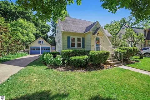 402 E May St, Mount Pleasant, MI 48858