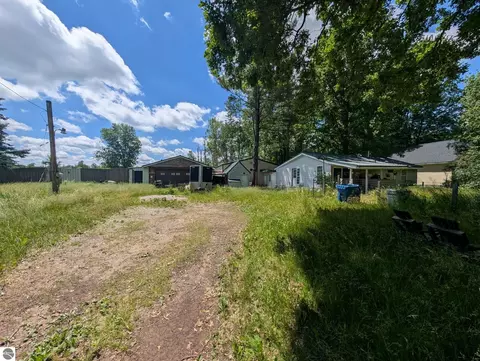 5327 W Lang Rd, Beaverton, MI 48612