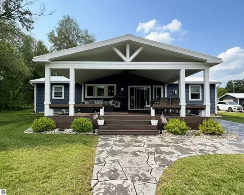 4907 Murray Ln, East Jordan, MI 49727