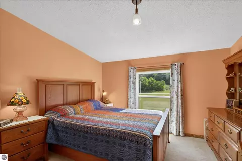 Bedroom - 3333 N Ferris Rd, Sumner, MI 48889 photo 2 of 4