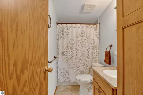 Bath - 3333 N Ferris Rd, Sumner, MI 48889 photo 3 of 4