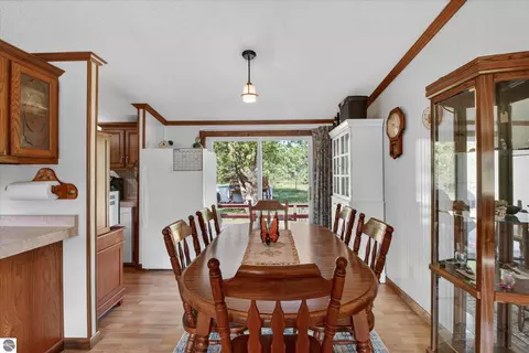 Dining - 3333 N Ferris Rd, Sumner, MI 48889 photo 2 of 2