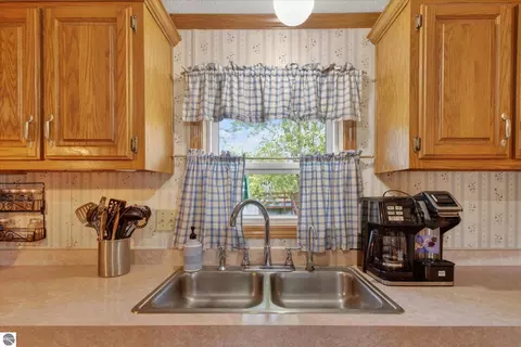 Kitchen - 3333 N Ferris Rd, Sumner, MI 48889 photo 4 of 4