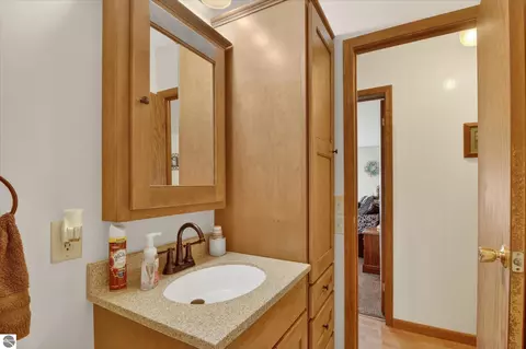 Bath - 3333 N Ferris Rd, Sumner, MI 48889 photo 4 of 4
