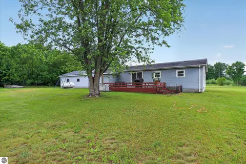 Exterior - 3333 N Ferris Rd, Sumner, MI 48889 photo 4 of 6