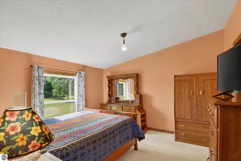 Bedroom - 3333 N Ferris Rd, Sumner, MI 48889 photo 1 of 4