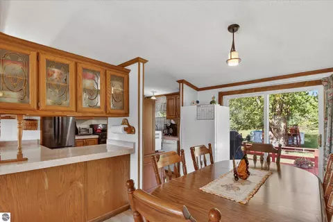 Dining - 3333 N Ferris Rd, Sumner, MI 48889 photo 1 of 2