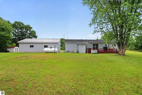 Exterior - 3333 N Ferris Rd, Sumner, MI 48889 photo 1 of 6
