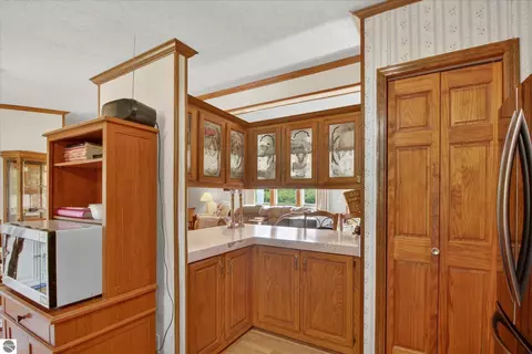 Kitchen - 3333 N Ferris Rd, Sumner, MI 48889 photo 2 of 4