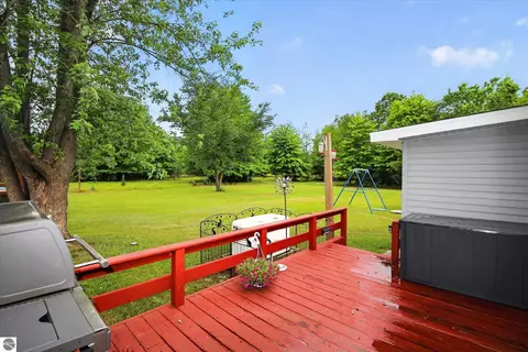 Exterior - 3333 N Ferris Rd, Sumner, MI 48889 photo 3 of 6