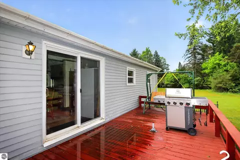 Exterior - 3333 N Ferris Rd, Sumner, MI 48889 photo 2 of 6