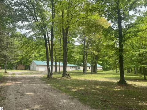 135 Montgomery Rd, South Boardman, MI 49680