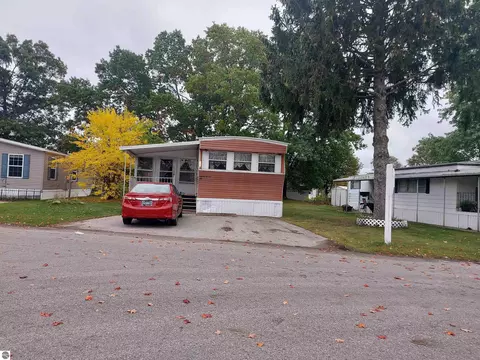 1511 Geraldton Pl, Traverse City, MI 49686