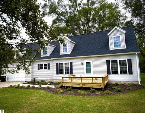 204 E Forest Home Ave, Bellaire, MI 49615