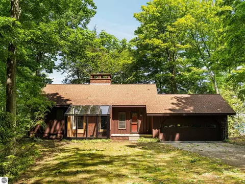 3929 Bay Valley Dr, Williamsburg, MI 49690