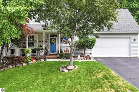 3611 Oxford Dr, Traverse City, MI 49686