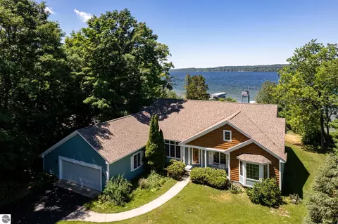8080 S Lakeview Rd, Traverse City, MI 49684