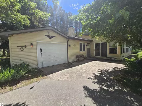 3351 S Dickerson Rd, Lake City, MI 49651