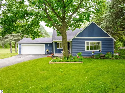 5571 Exodus Dr, Traverse City, MI 49684