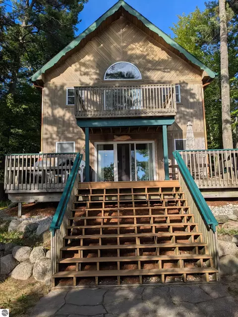 4139 Michigan Trl, Kewadin, MI 49648