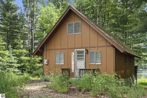 6255 Dyer Rd, South Boardman, MI 49680