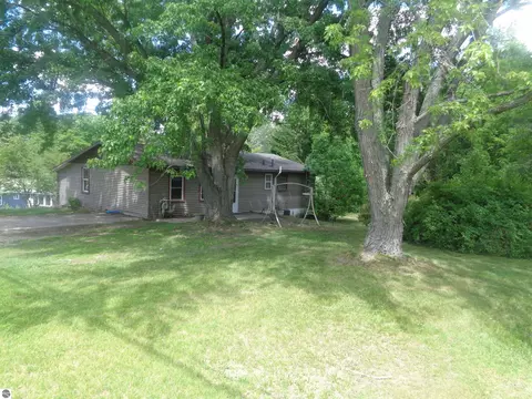 2287 S Tower Hill Rd, Houghton Lake, MI 48629