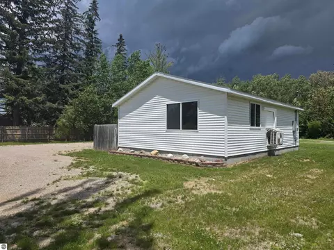 4924 Long Lake Rd, Hale, MI 48739