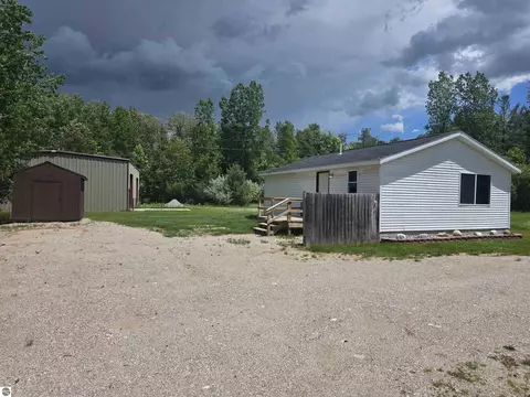 4924 Long Lake Rd, Hale, MI 48739