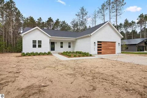 1849 Cascade Trl #7, Traverse City, MI 49685