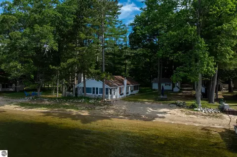 10921 N Shore Dr, Lake, MI 48632