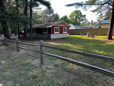 10149 Beverly Dr, Saint Helen, MI 48656